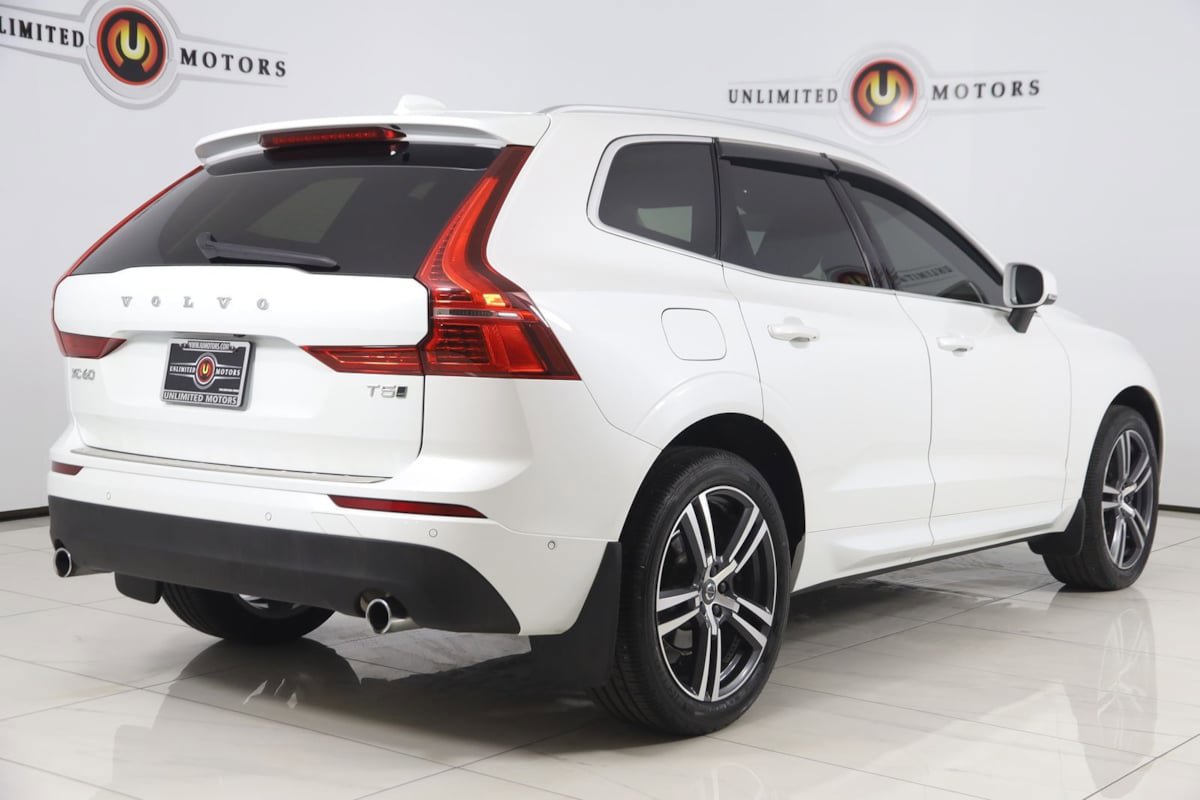 Used 2019 Volvo XC60 T5 Momentum w/ Multimedia Package image 3