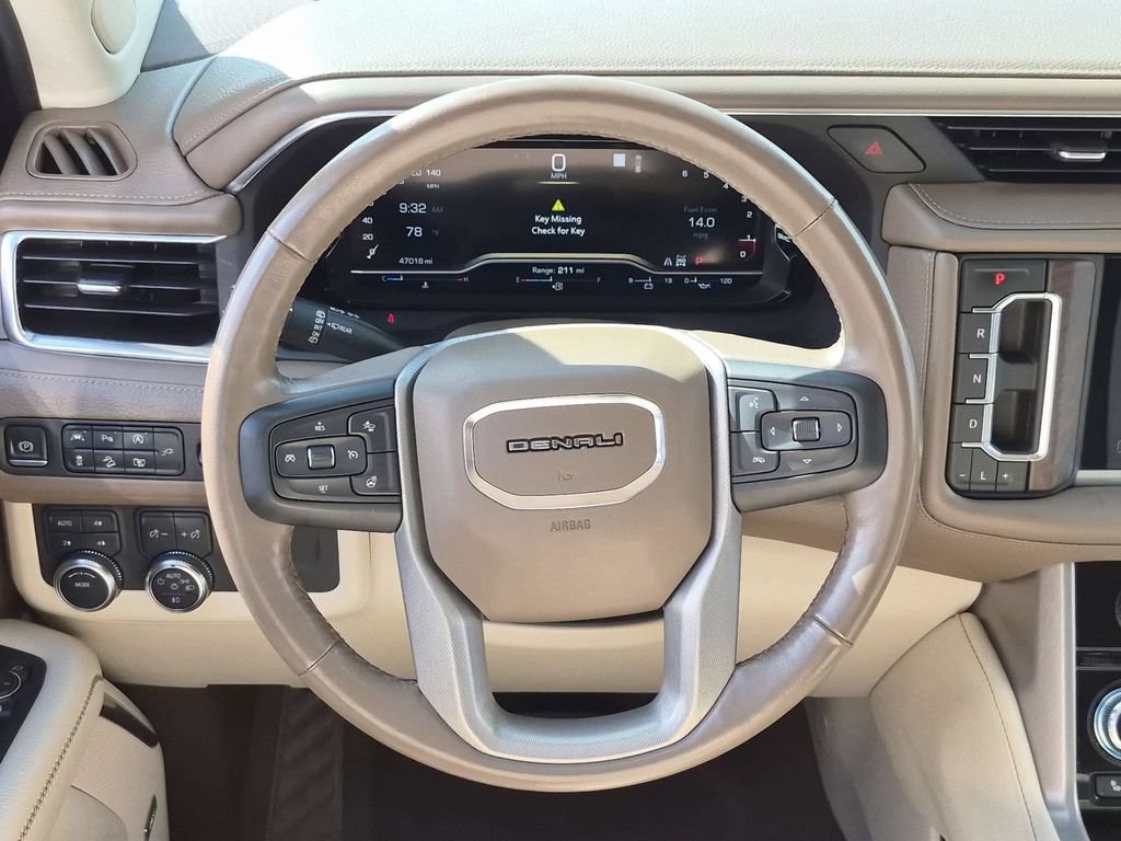 Used 2022 GMC Yukon XL Denali AWD/4WD image 10