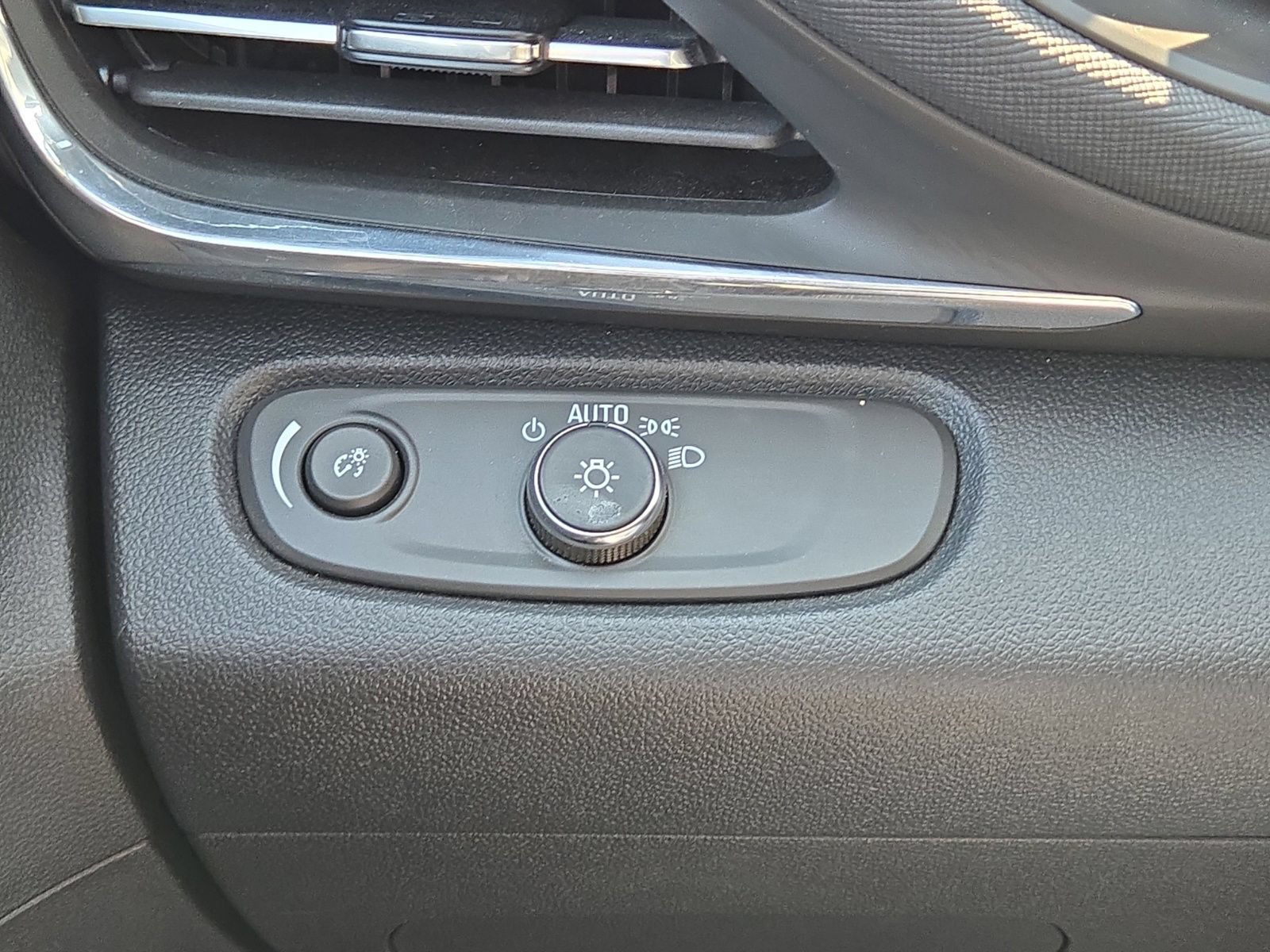Used 2025 Buick Envista Sport Touring FWD image 24
