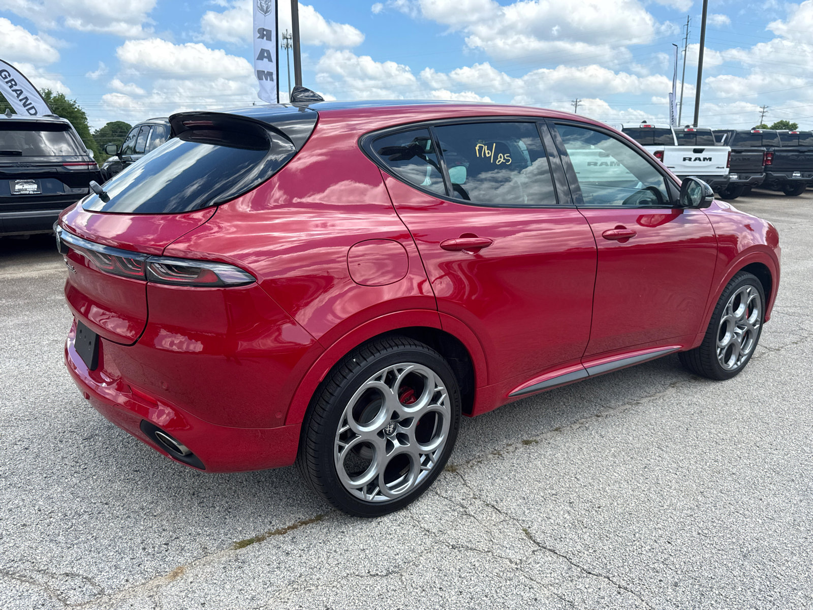 Used 2025 Alfa Romeo Tonale Tributo Italiano AWD/4WD image 5