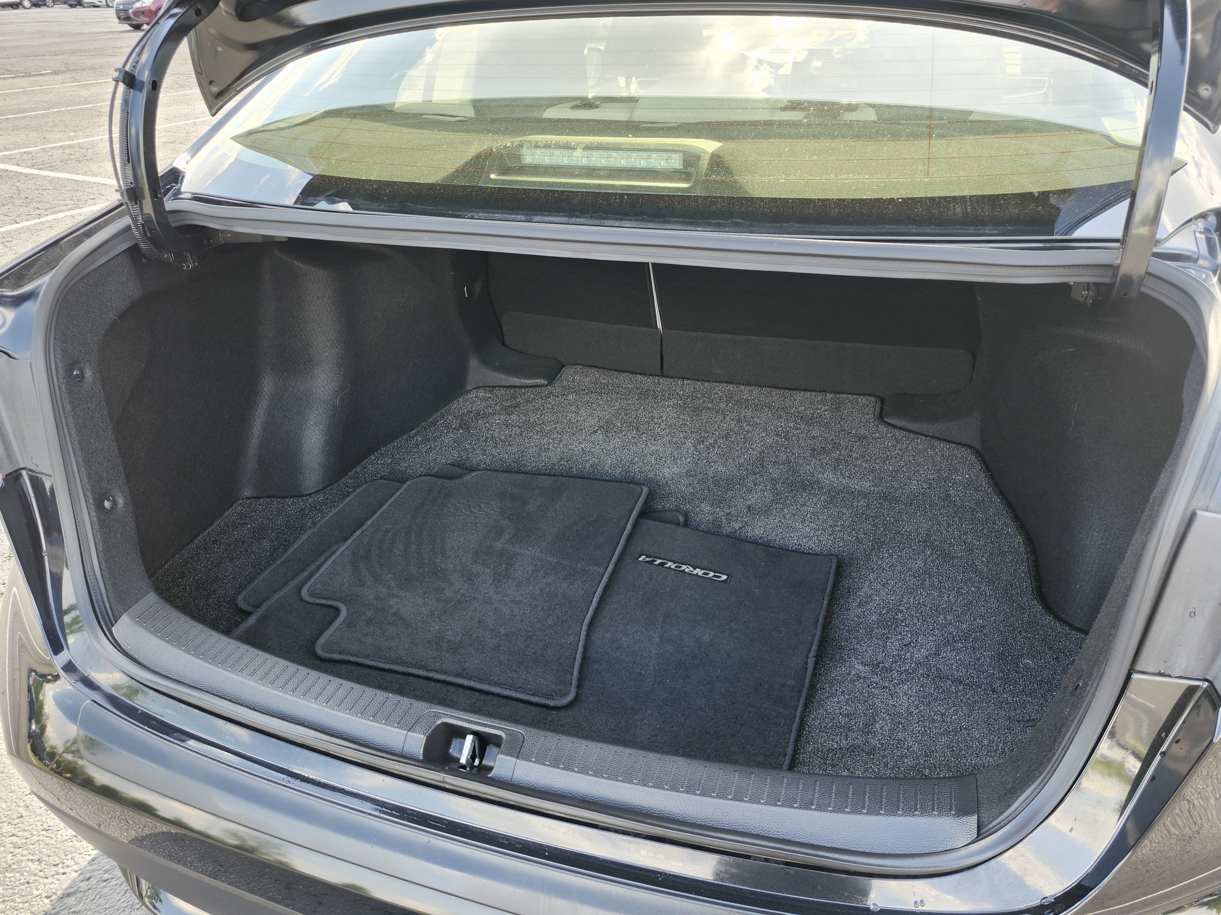 Used 2021 Toyota Corolla LE w/ Carpet Mat Package (TMS) FWD image 19