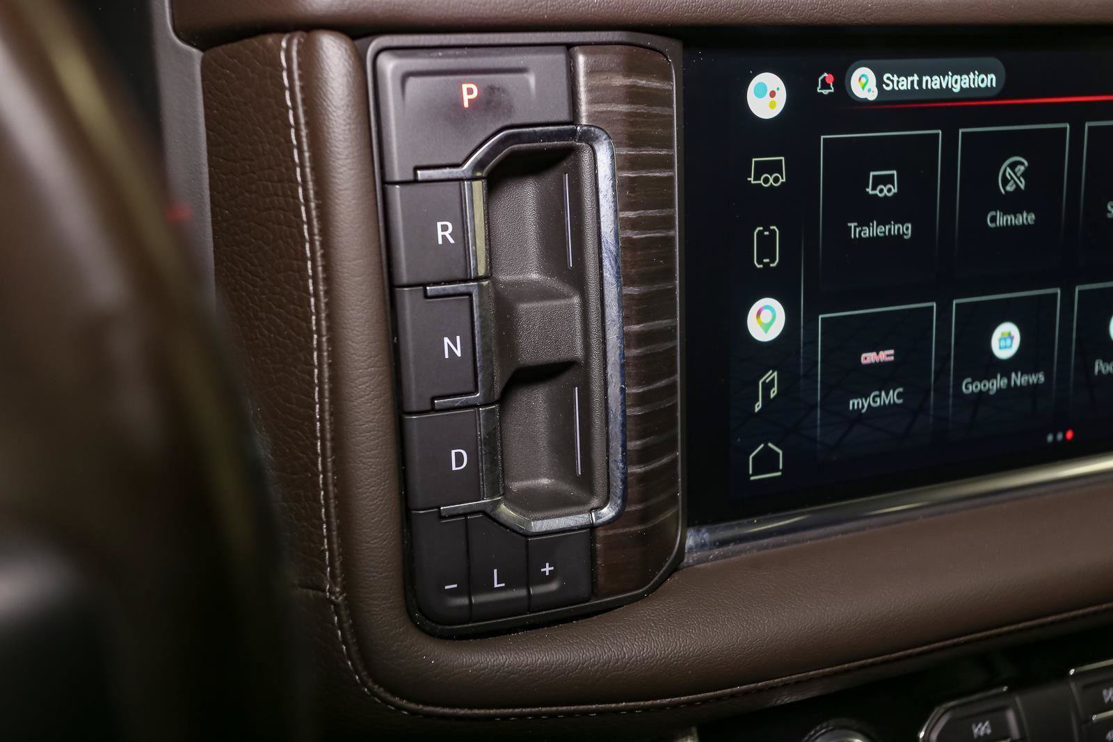 Used 2022 GMC Yukon Denali w/ Denali Premium Package AWD/4WD image 38