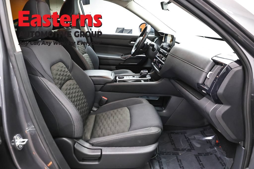 Used 2022 Nissan Pathfinder SV AWD/4WD image 25