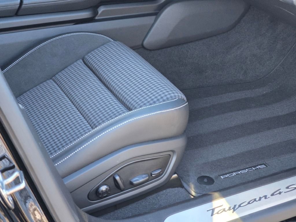 Certified 2025 Porsche Taycan 4S image 35