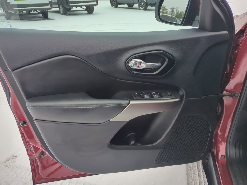 Used 2021 Jeep Cherokee Latitude image 30