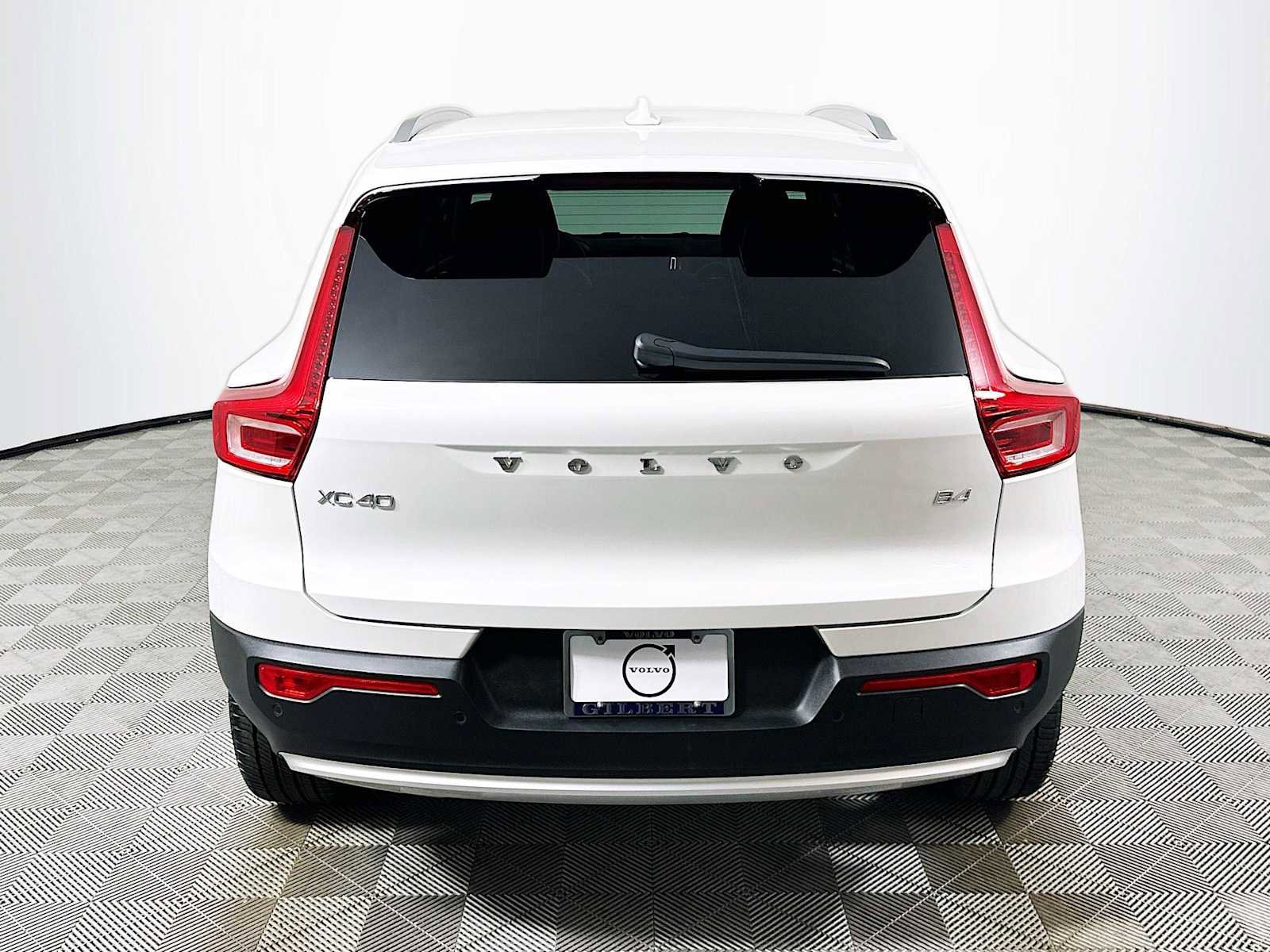Used 2023 Volvo XC40 B4 Core w/ Convenience Package image 6