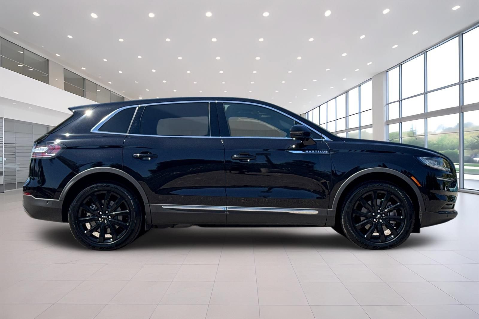 Used 2023 Lincoln Nautilus Reserve w/ Equipment Group 201A AWD/4WD image 3