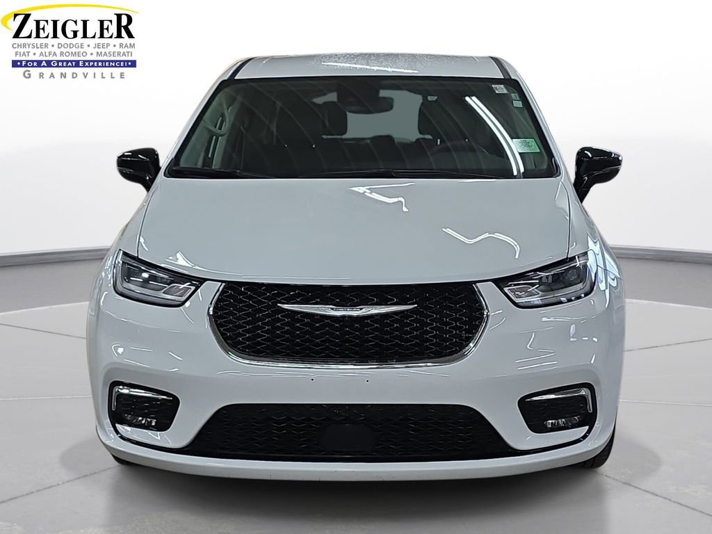 Certified 2024 Chrysler Pacifica Touring-L FWD image 2
