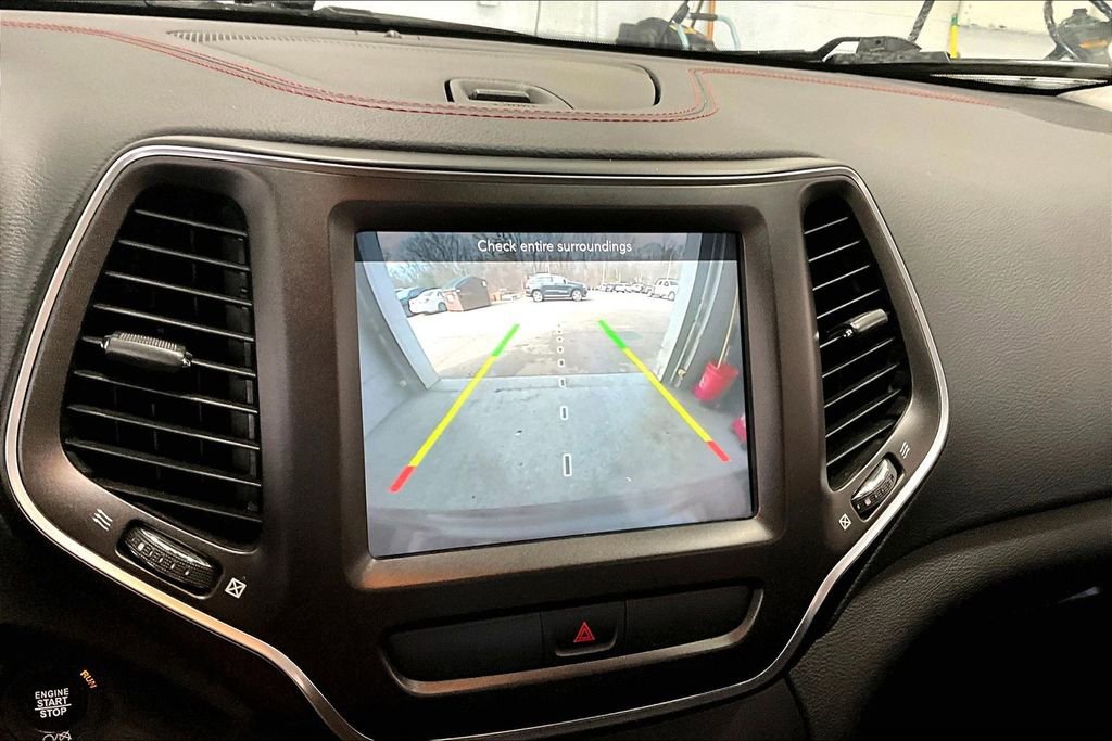 Used 2020 Jeep Cherokee Trailhawk w/ Comfort & Convenience Group image 14