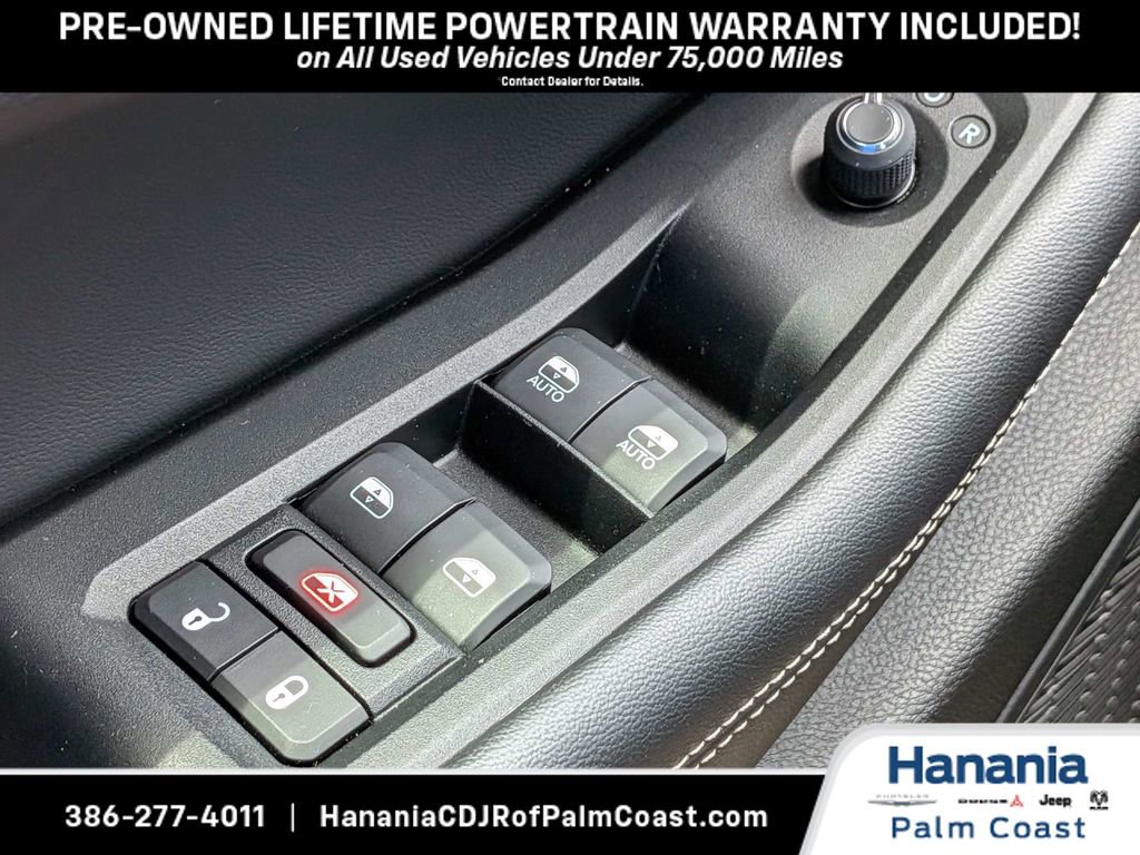 Used 2023 Jeep Grand Cherokee Laredo AWD/4WD image 24