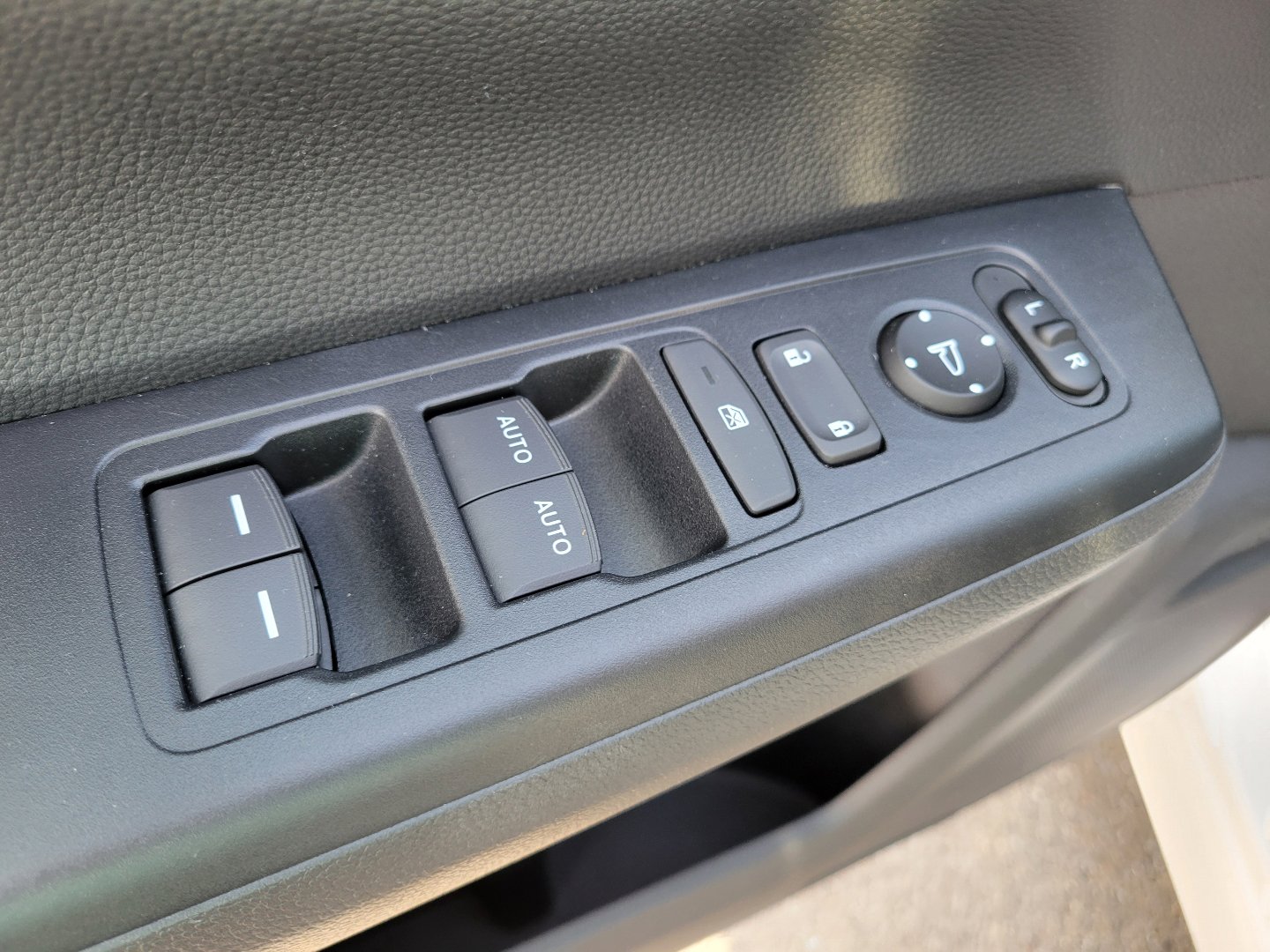 Used 2025 Honda CR-V EX image 19