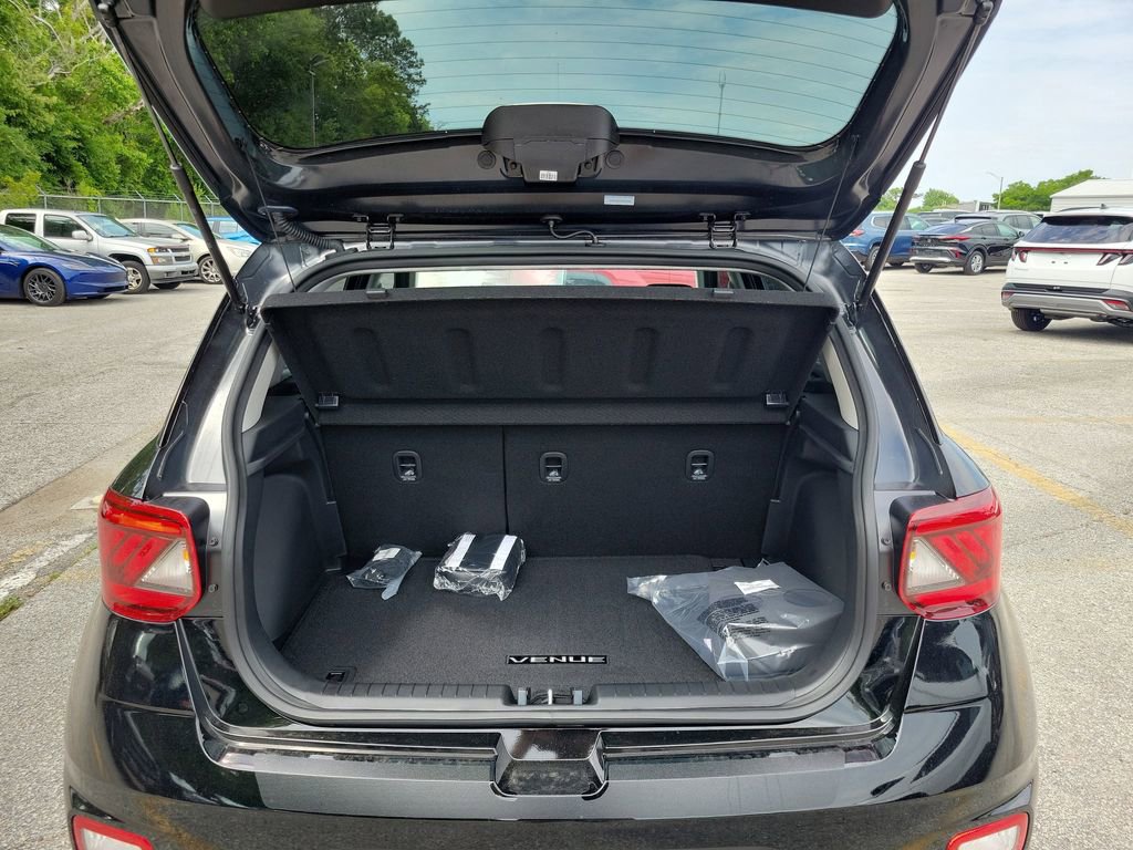 Used 2025 Hyundai Venue SEL image 6