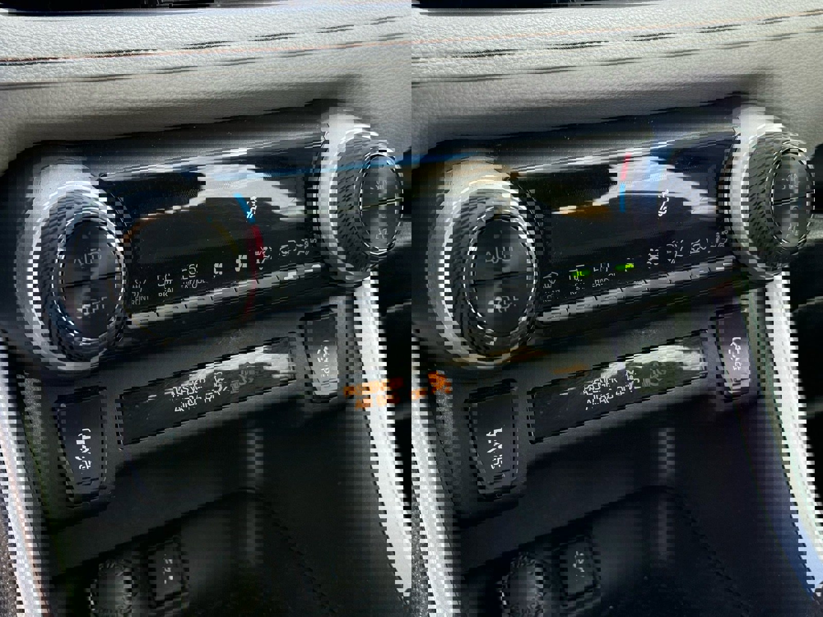 Used 2020 Toyota RAV4 XLE image 24