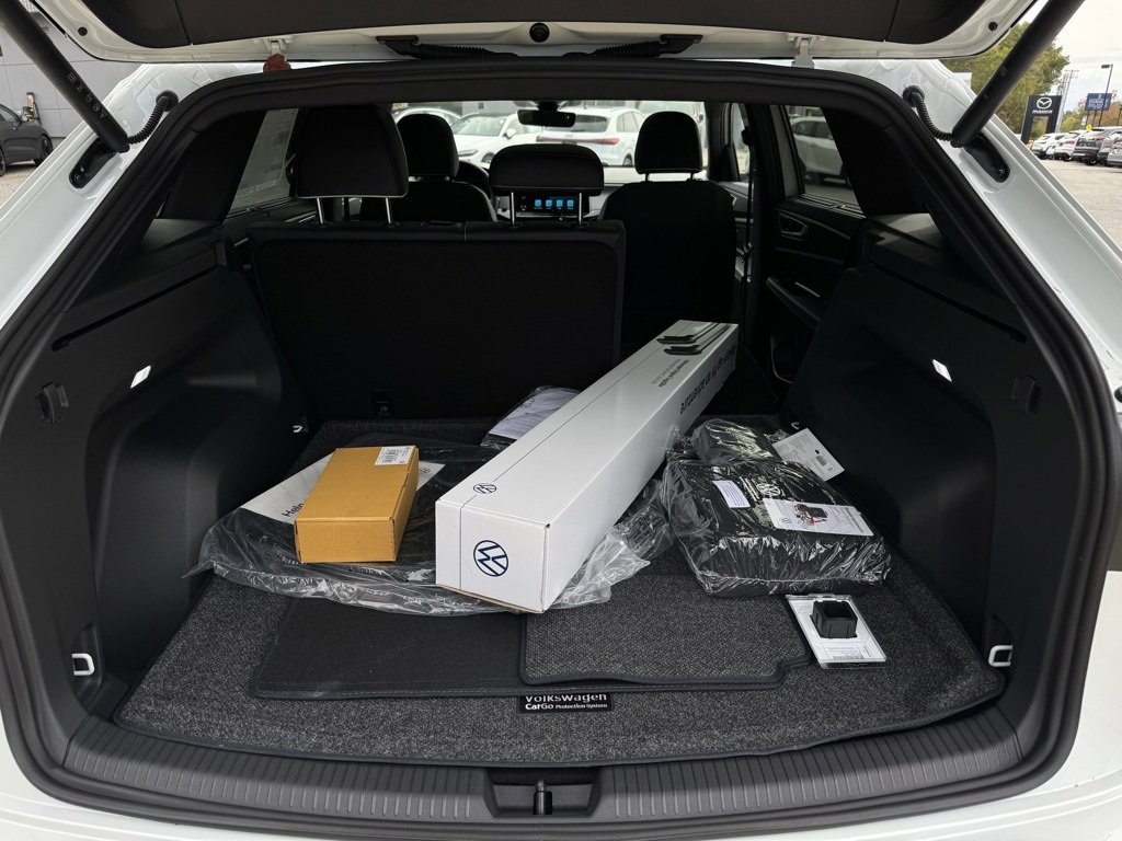 New 2026 Volkswagen Atlas Cross Sport SEL Premium R-Line image 11