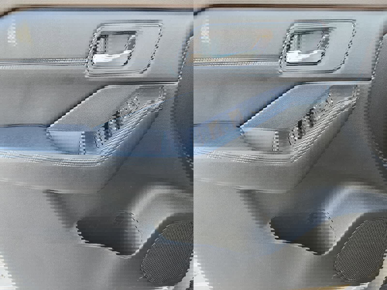 Used 2022 Nissan Rogue SV w/ SV Premium Package image 16