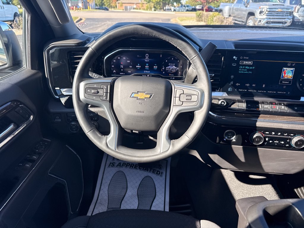 Used 2024 Chevrolet Silverado 1500 LT AWD/4WD image 25