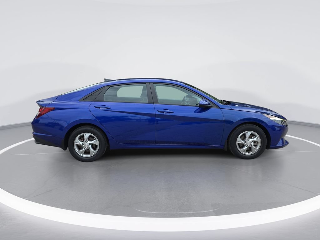 Used 2023 Hyundai Elantra SE FWD image 2