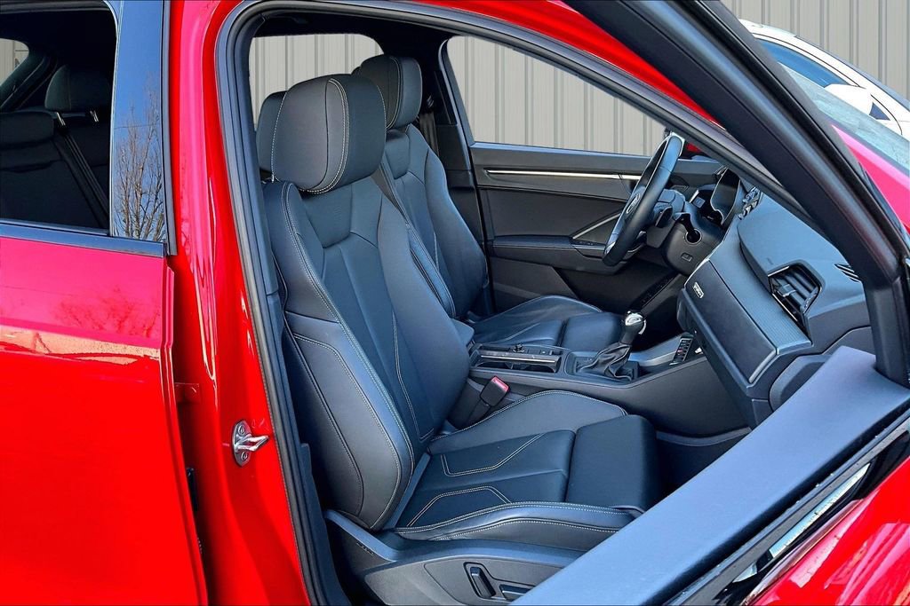 Used 2023 Audi Q3 2.0T Premium w/ Black Optic Sport Package image 29