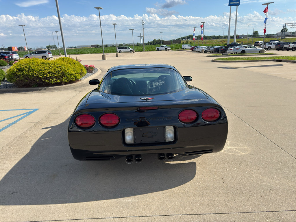 Used 2004 Chevrolet Corvette Coupe w/ Preferred Equipment Group RWD image 6