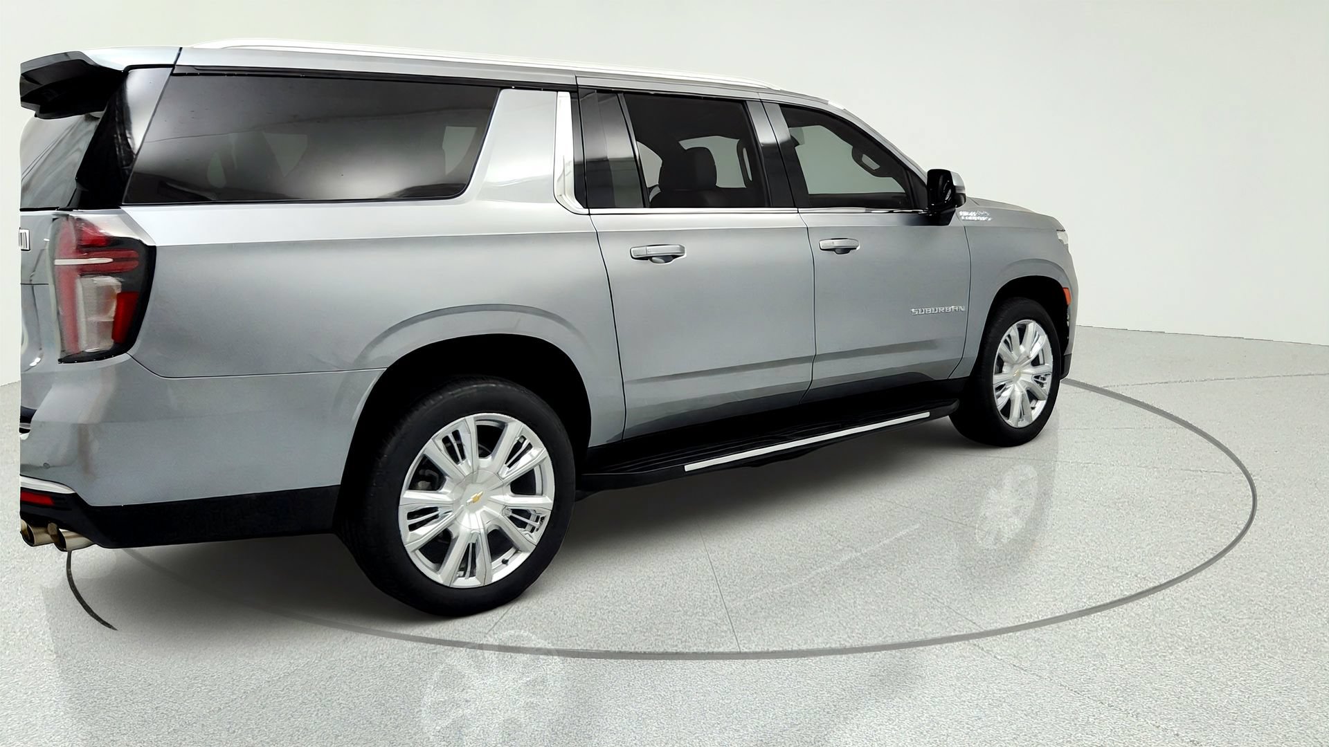 Used 2023 Chevrolet Suburban High Country AWD/4WD image 5
