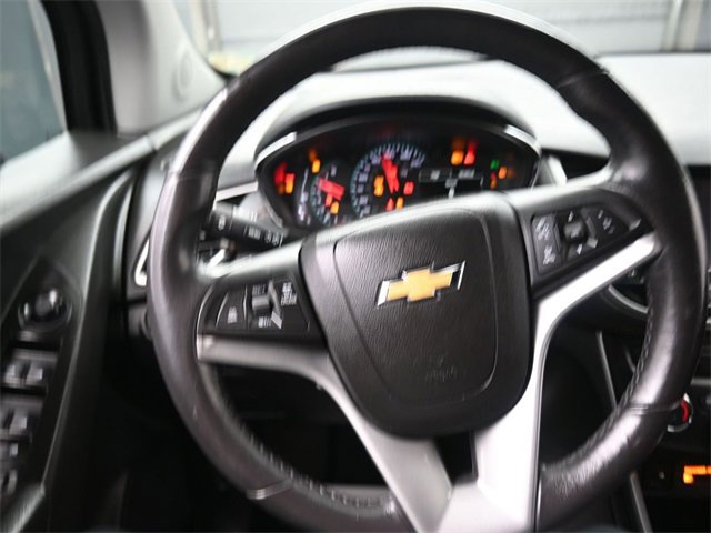 Used 2022 Chevrolet Trax LT w/ Midnight Edition image 8