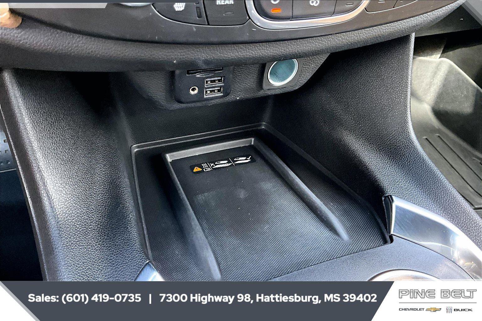 Used 2022 Chevrolet Traverse Premier FWD image 24