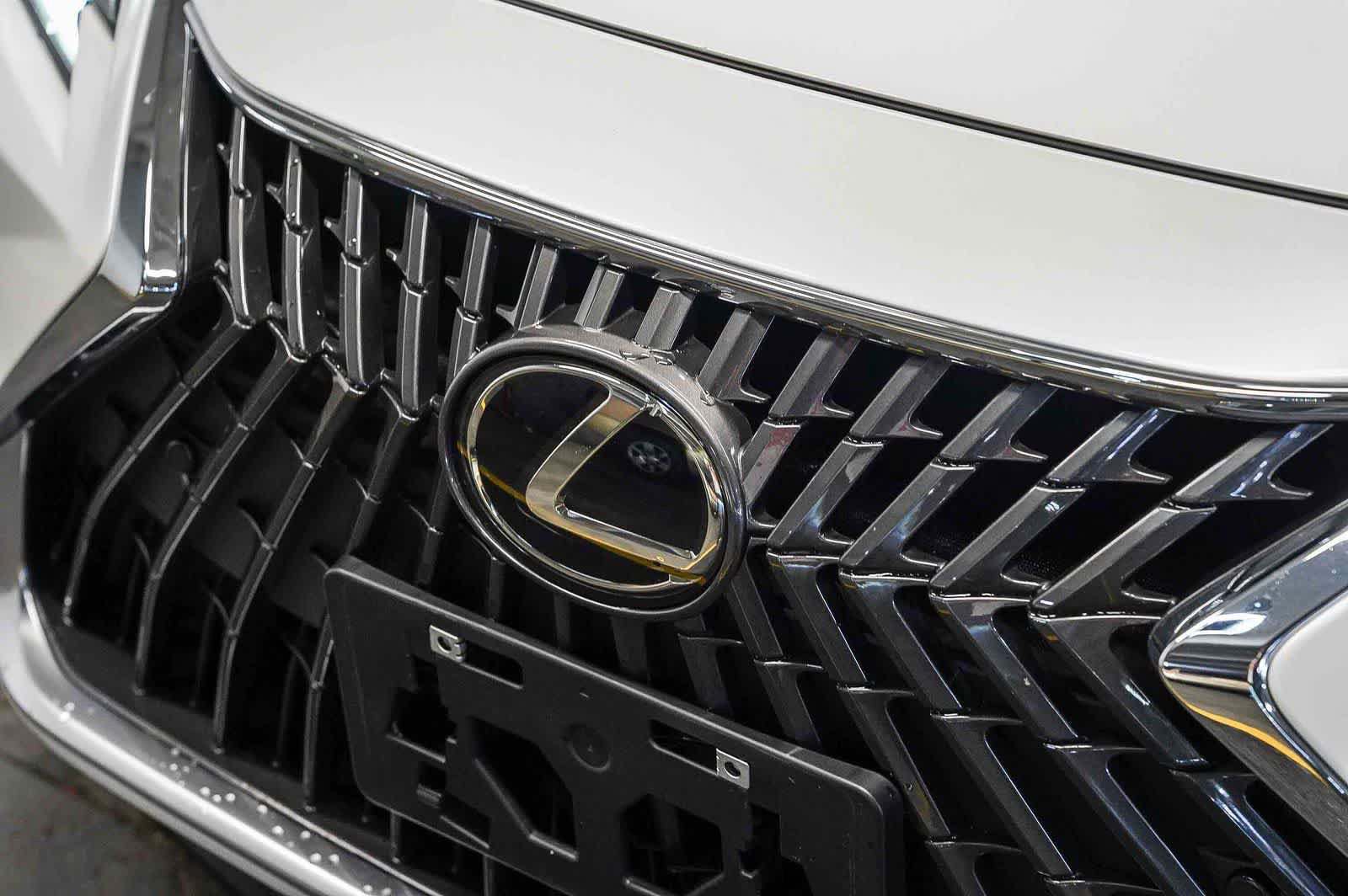 Used 2025 Lexus ES 300h w/ Premium Package FWD image 8