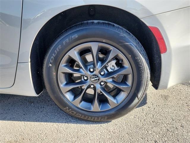 Used 2021 Chrysler Pacifica Touring-L w/ S Appearance Package image 31