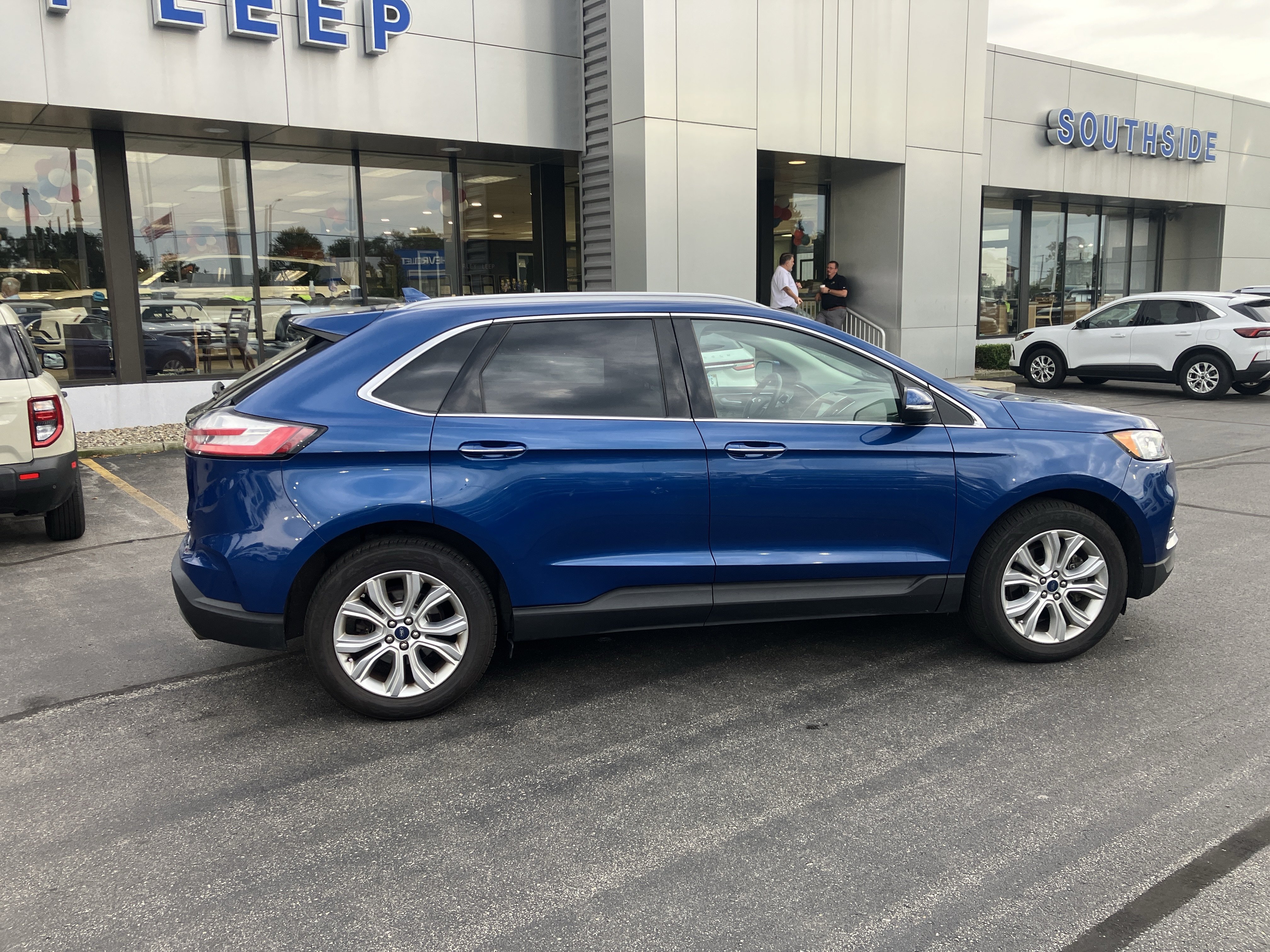 Used 2020 Ford Edge Titanium w/ Class II Trailer Tow Package AWD/4WD image 8