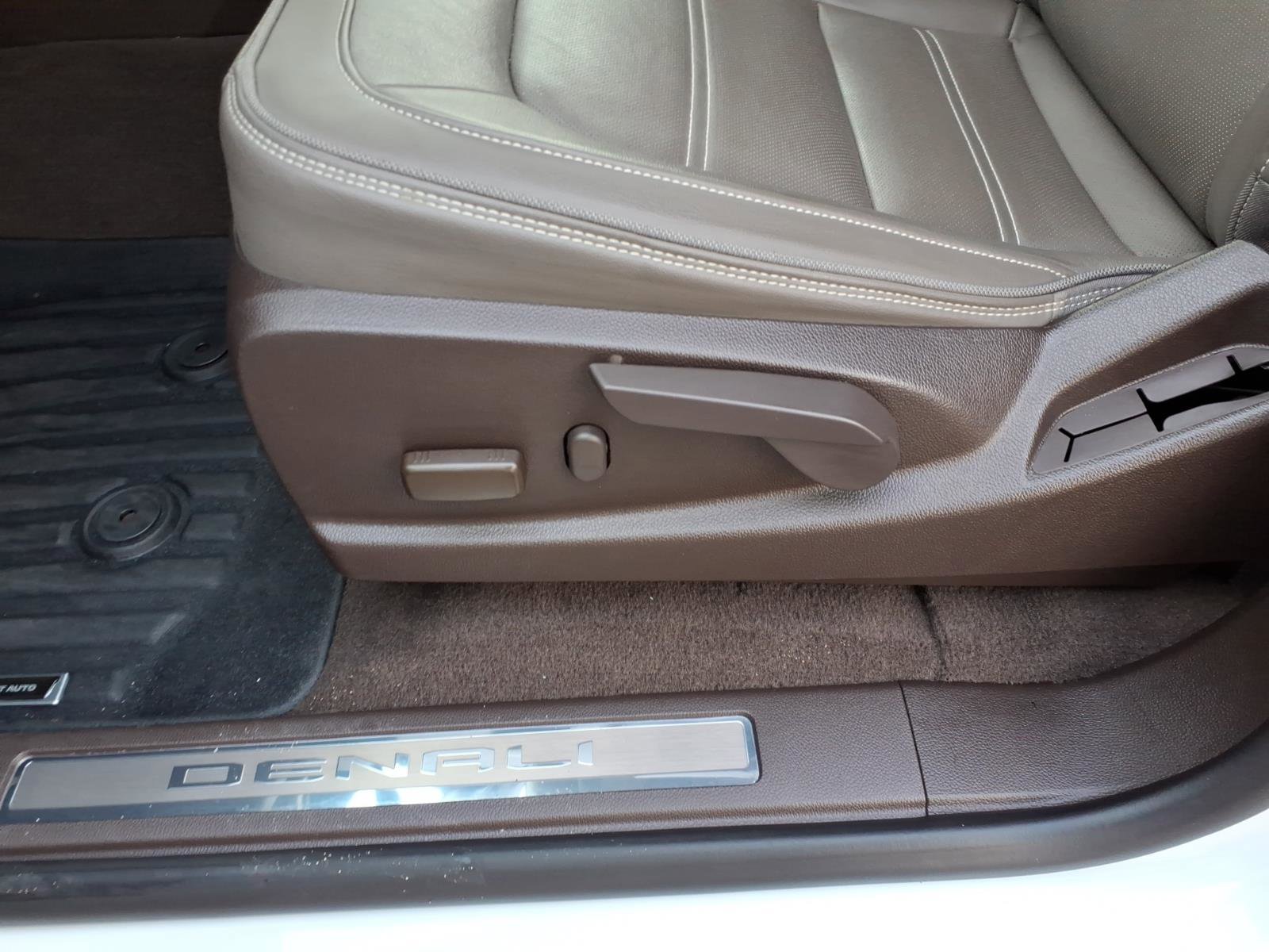 Used 2022 GMC Canyon Denali image 13