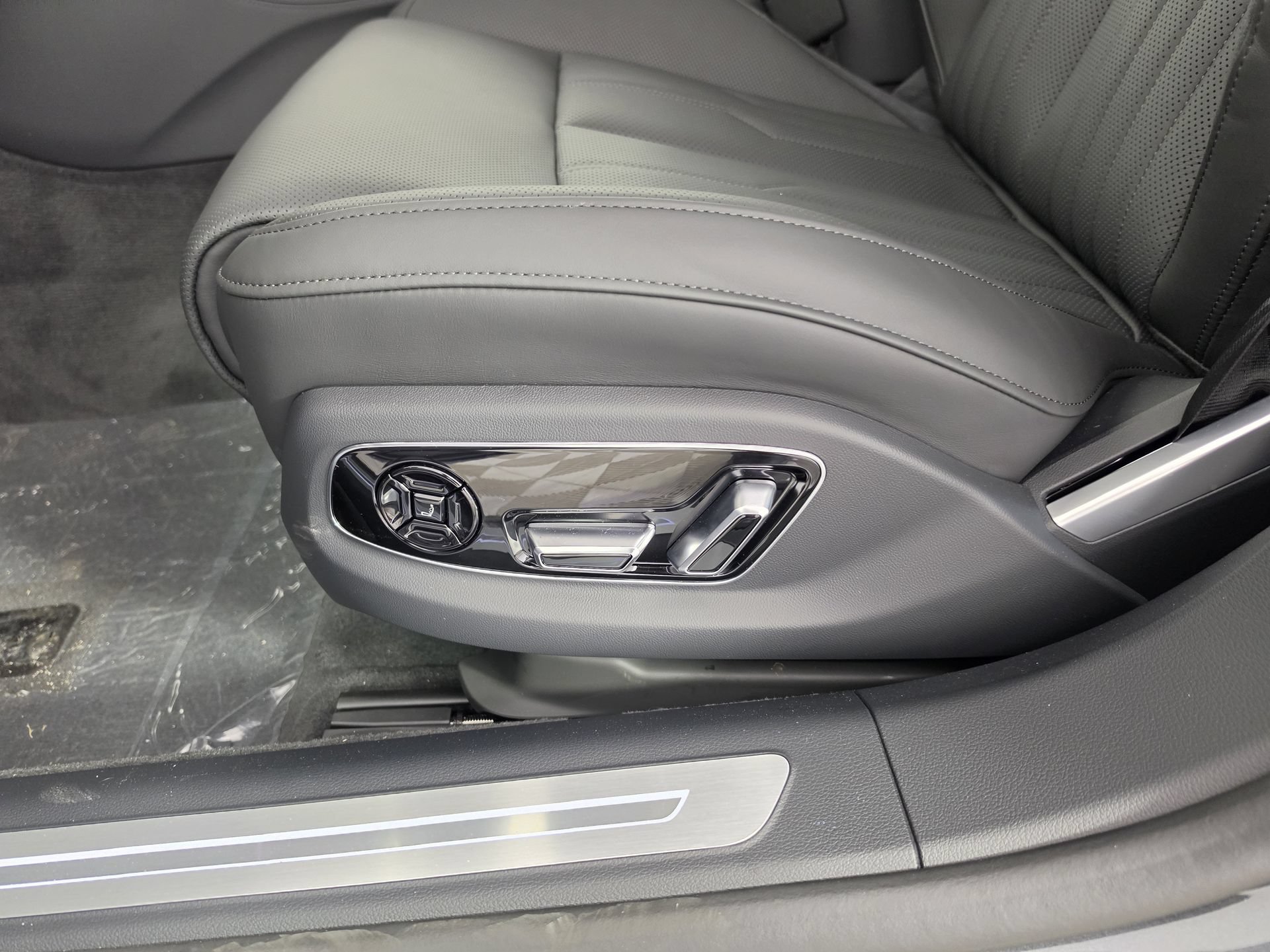 New 2026 Audi A8 L 3.0T AWD/4WD image 15