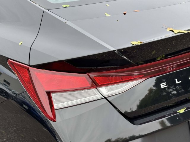 Used 2025 Hyundai Elantra SE FWD image 9