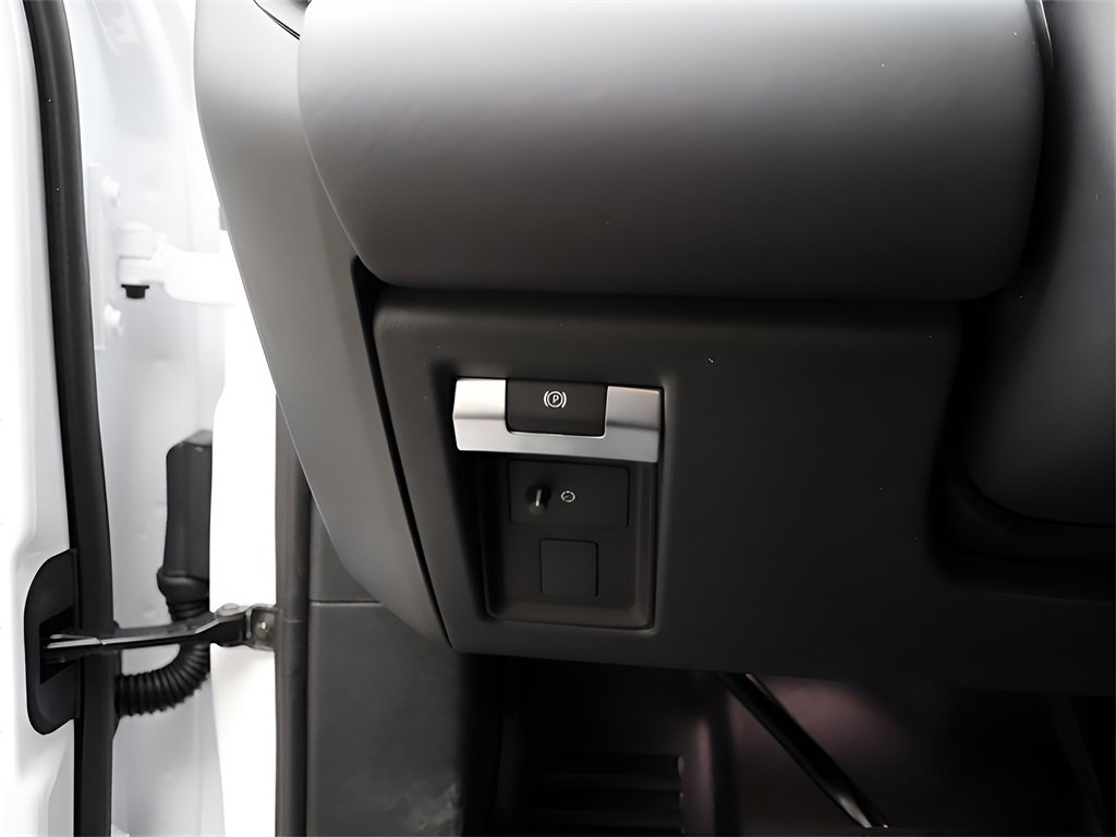 New 2025 Land Rover Defender 90 X-Dynamic SE image 38