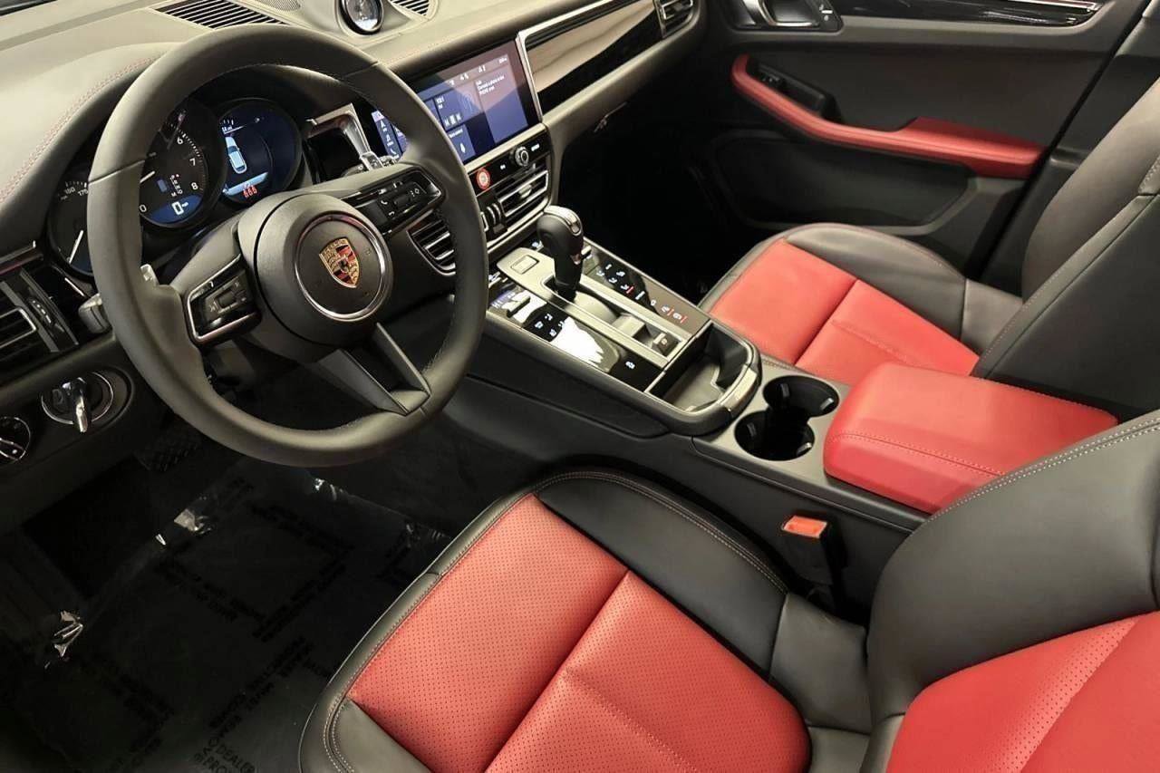 Certified 2025 Porsche Macan image 90