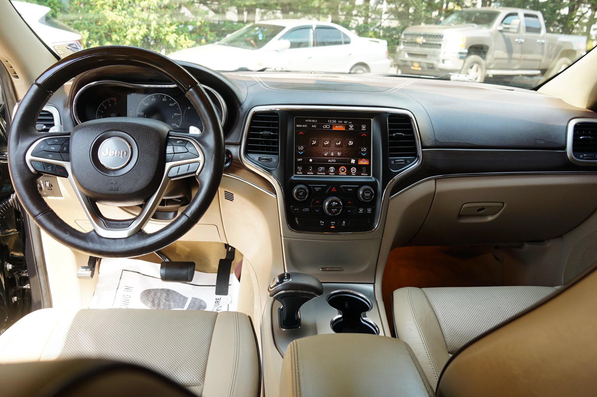 Used 2014 Jeep Grand Cherokee Overland AWD/4WD image 18
