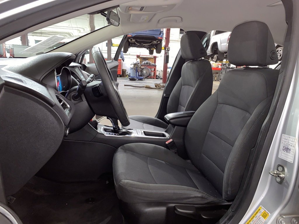 Used 2018 Chevrolet Cruze LT image 10
