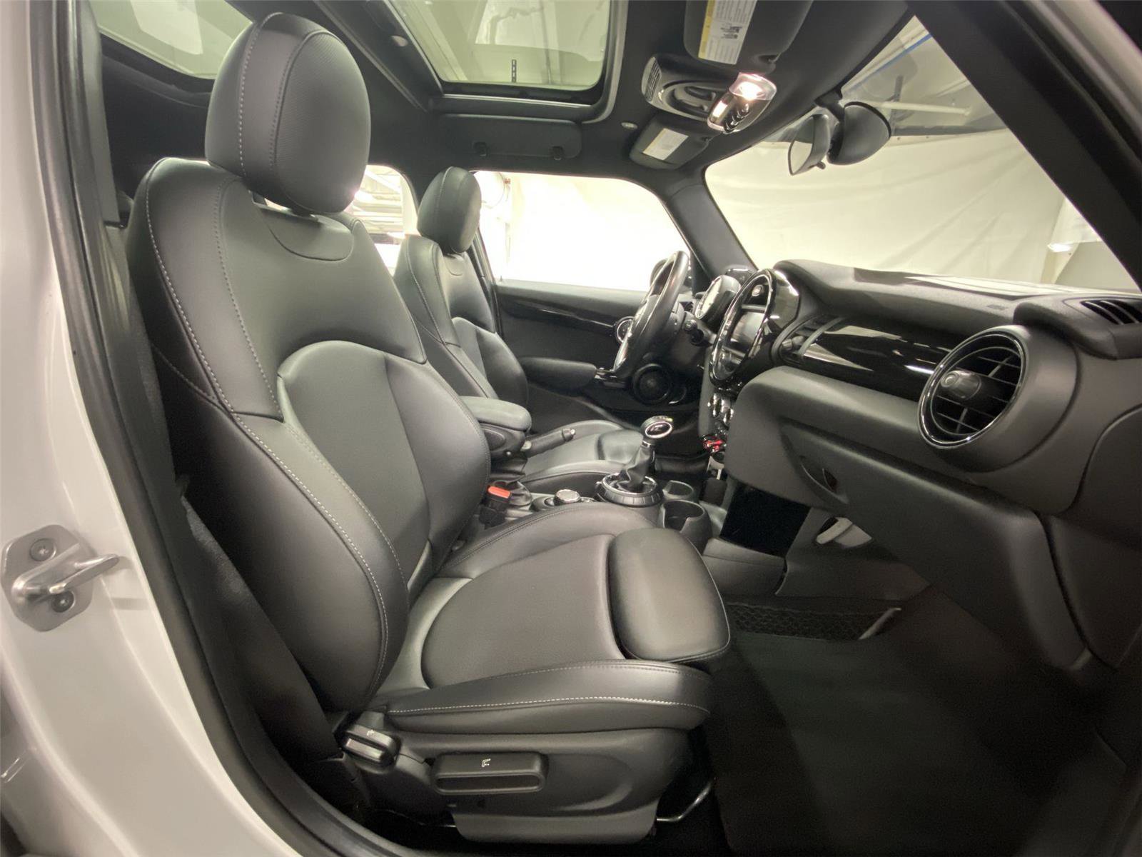 Used 2017 MINI Cooper S image 30