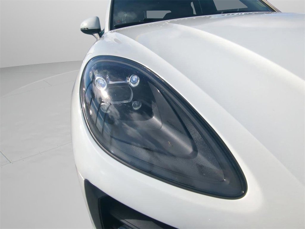 Used 2021 Porsche Macan image 11