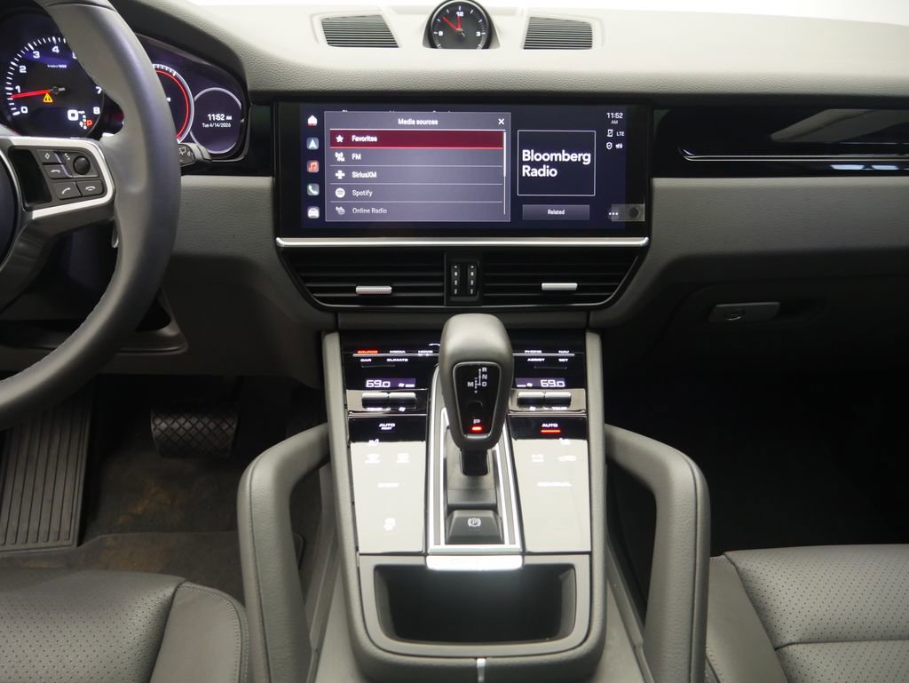 Certified 2023 Porsche Cayenne image 30