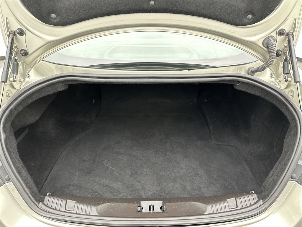 Used 2012 Jaguar XF image 24