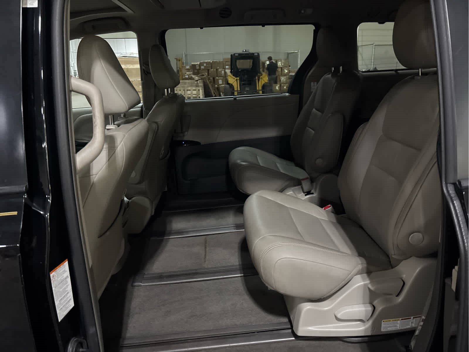 Certified 2019 Toyota Sienna XLE Premium w/ Carpet Mat Package AWD/4WD image 8