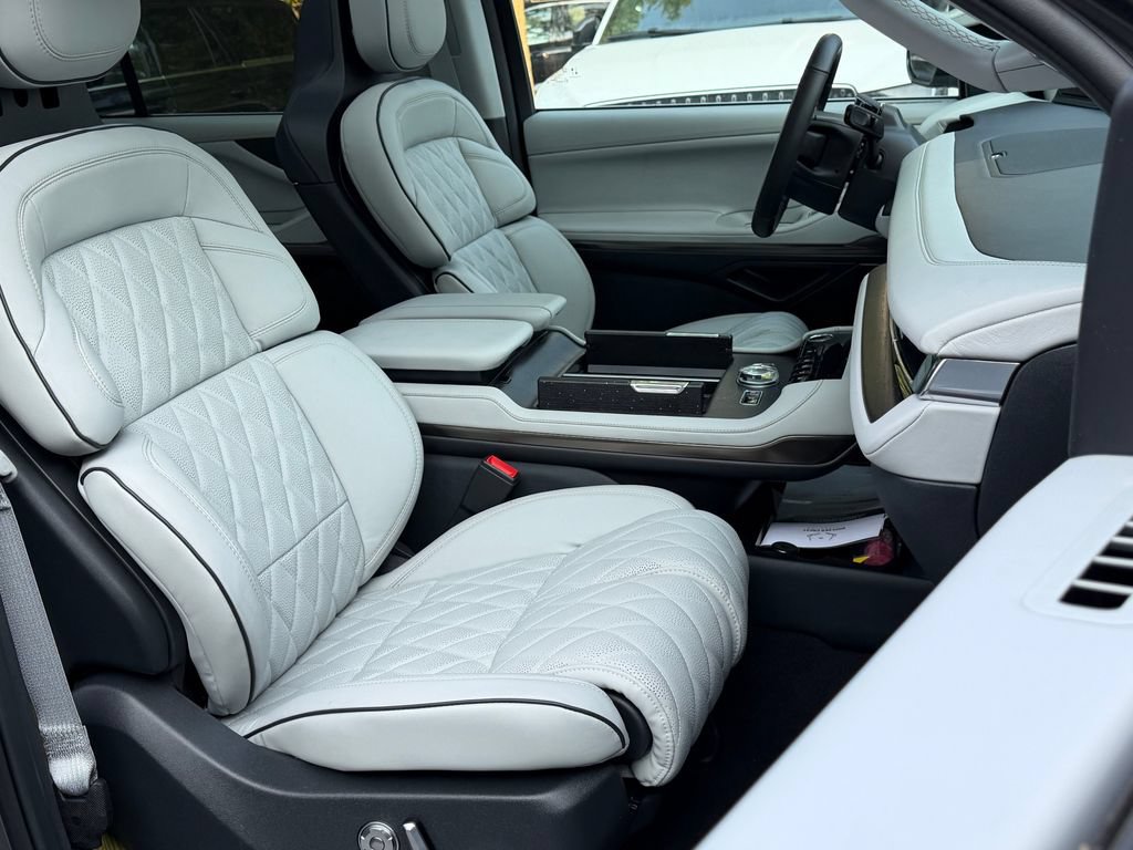 New 2026 Lincoln Navigator Black Label AWD/4WD image 16