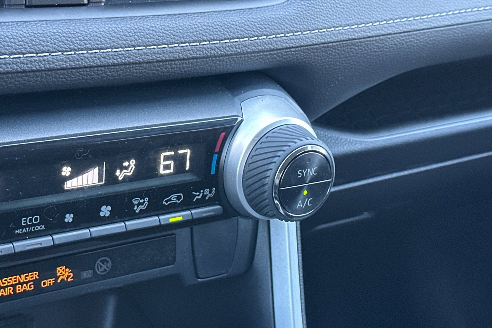 Used 2022 Toyota RAV4 LE image 29