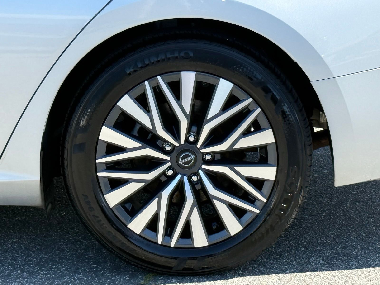 Used 2024 Nissan Altima 2.5 SV image 18