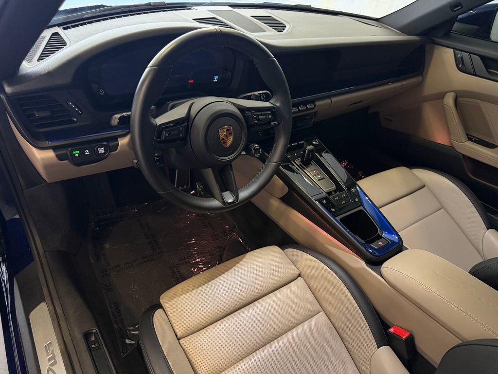 Certified 2025 Porsche 911 Carrera RWD image 4