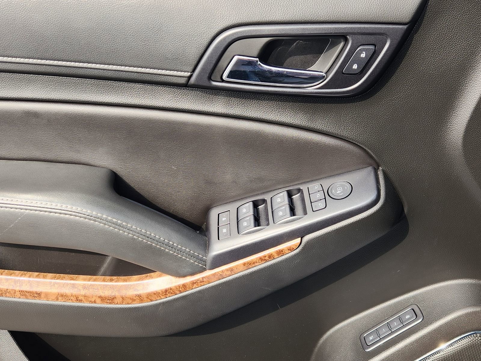 Used 2019 Chevrolet Suburban Premier image 27