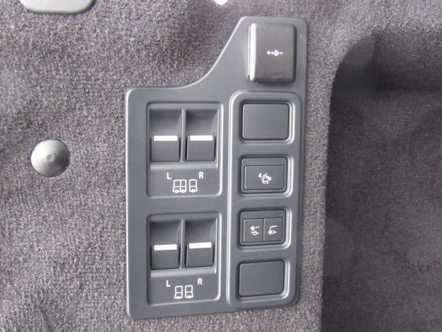 Used 2023 Land Rover Discovery S R-Dynamic AWD/4WD image 25