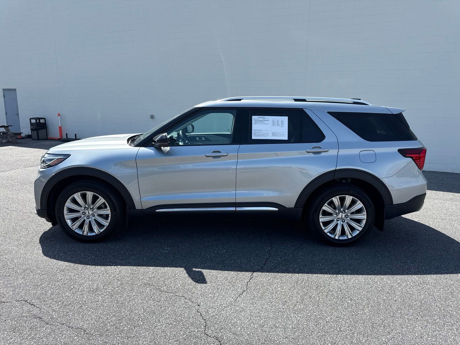 Used 2025 Ford Explorer Platinum w/ LUX Leather Package AWD/4WD image 4
