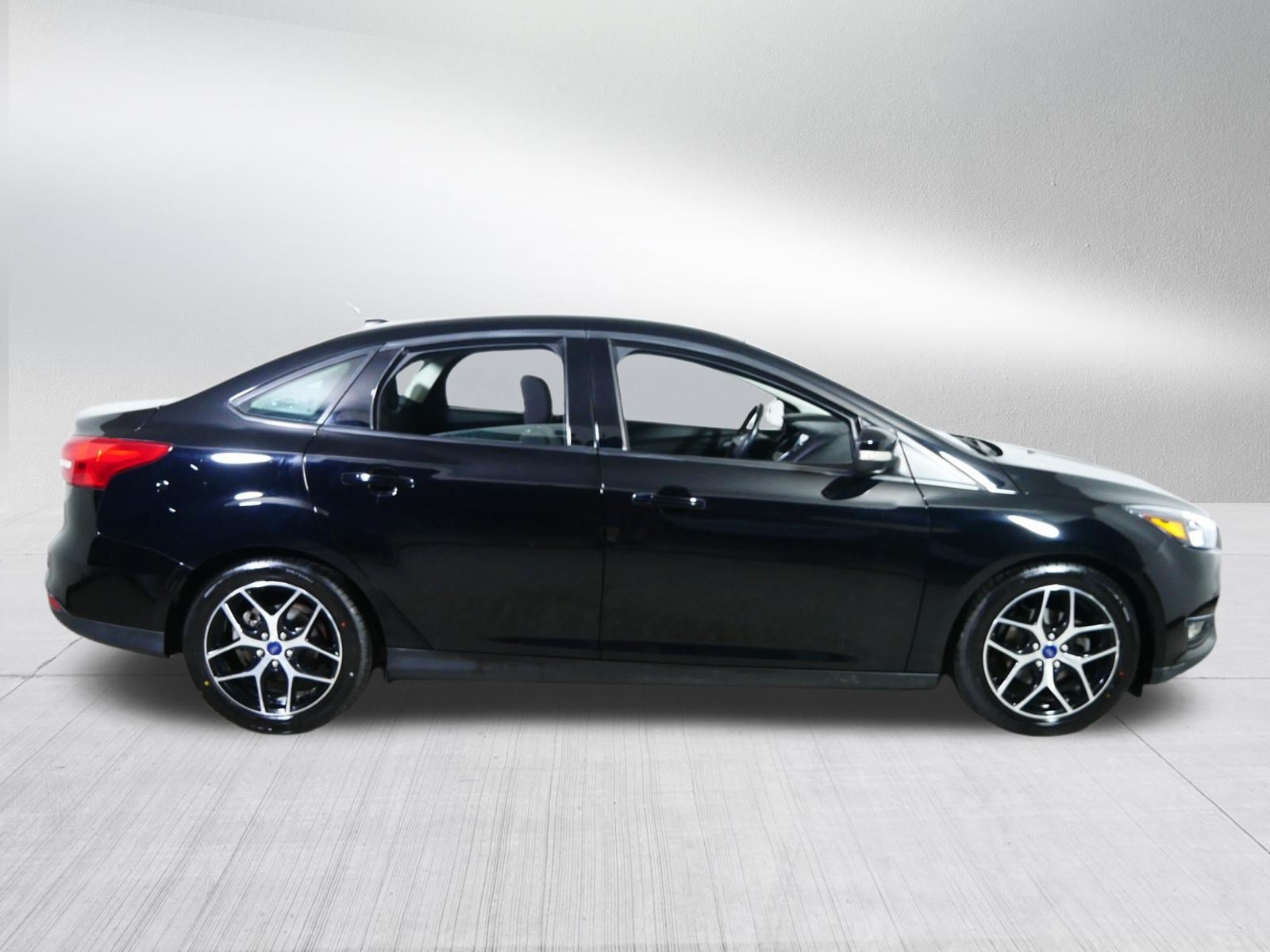 Used 2017 Ford Focus SEL w/ Cold Weather Package FWD image 8