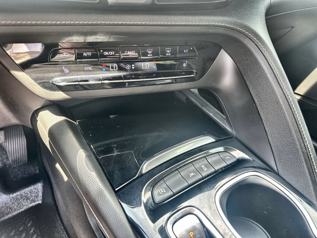 Used 2021 Buick Envision Essence w/ Sport Touring Package FWD image 27